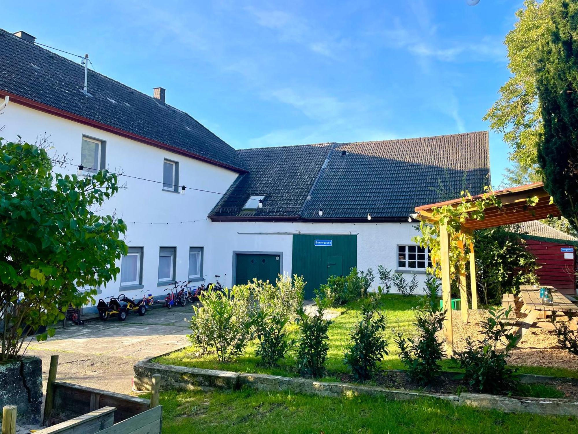 Ferienhaus Backesgarten Fuer 22 Personen Neichen Exterior photo
